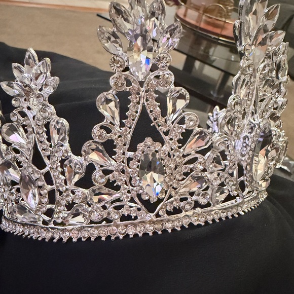 Elegant Silver Crystal Tiara main image 6